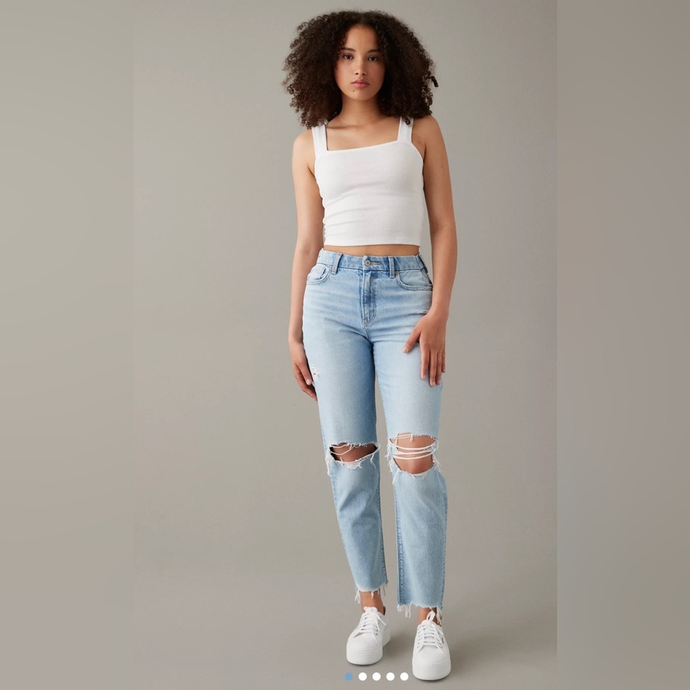 American Eagle Outfitters strigid curvy mom jeans